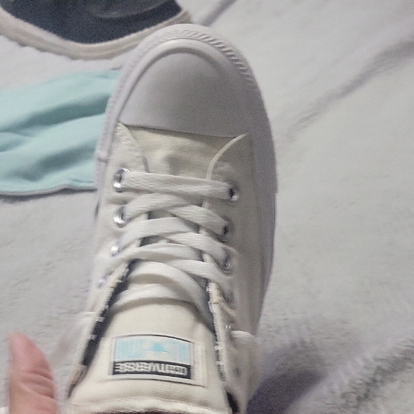 Converse Womens White Sneakers - Picture 4 of 11